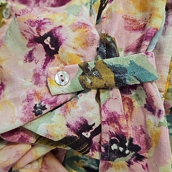 Modern Attraction, button-down blouse. Beautiful floral print. 3/4 tab sleeves. - Picture 12 of 13